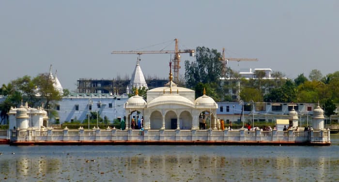 Pawapuri Jal Mandir, Rajgir